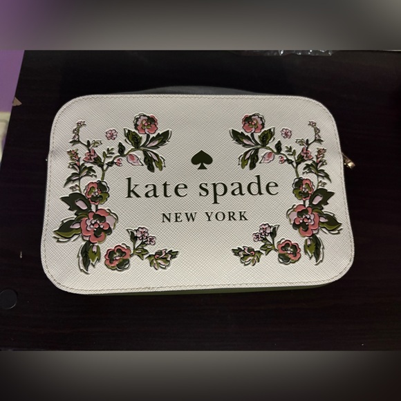 kate spade camera bag.🪻🌱 - Picture 4 of 7
